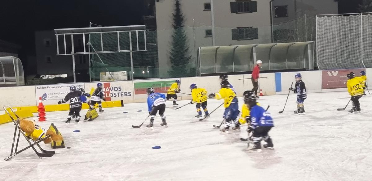 Hockey-Kids Klosters erfolgreich gestartet.